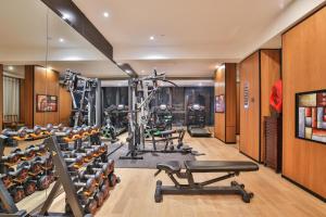 The fitness centre and/or fitness facilities at SSAW Boutique Hotel Wenzhou Jiushan Lake