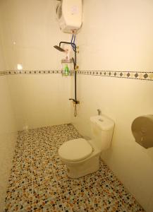 A bathroom at Tuan Ngoc Hotel