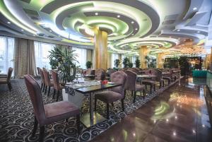 Restauracja lub miejsce do jedzenia w obiekcie Ramada by Wyndham Kazan City Centre