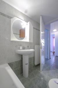 Kúpeľňa v ubytovaní NAXOS HOUSE + 37 fotografií