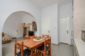 Kuchyňa alebo kuchynka v ubytovaní NAXOS HOUSE