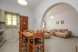 Kuchyňa alebo kuchynka v ubytovaní NAXOS HOUSE
