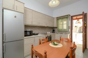 Kuchyňa alebo kuchynka v ubytovaní NAXOS HOUSE