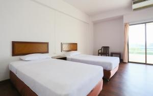 Postel nebo postele na pokoji v ubytování Wiangwalee Hotel