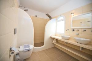 Un baño de Caldera View Resort - Adults Only