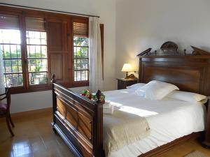 A bed or beds in a room at El Sequer Casa Rural