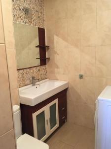 a bathroom with a sink and a mirror and a toilet at Apartamento Primera Linea de Playa in Oropesa del Mar