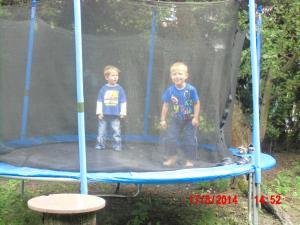two young boys standing on a trampoline at Ferienwohnung Helbig in Tätzschwitz