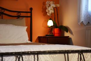 A bed or beds in a room at Dolphin Studios