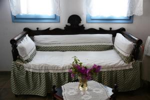 A bed or beds in a room at Dolphin Studios