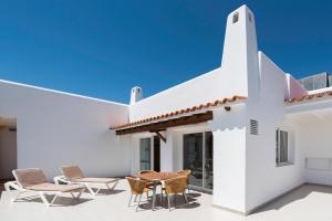 A balcony or terrace at Apartamentos Es Cañe