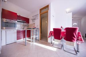 Kuchyň nebo kuchyňský kout v ubytování Strma Apartments