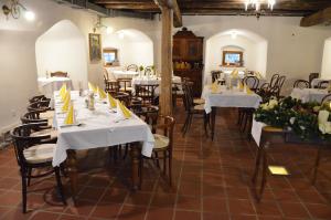 A restaurant or other place to eat at Boutique hotel Pracháreň
