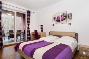 Postel nebo postele na pokoji v ubytování Jantar Apartamenty - Family Vacation Polanki + 37 fotografií