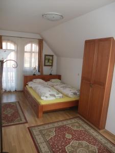 A bed or beds in a room at Sóvirág Vendégház