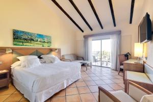 Postel nebo postele na pokoji v ubytování Occidental Playa de Palma