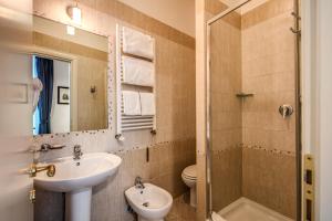 Koupelna v ubytování Four Rivers Suites