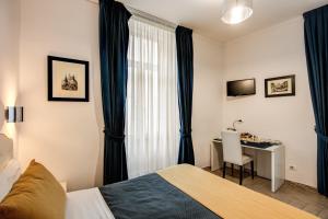 Postel nebo postele na pokoji v ubytování Four Rivers Suites
