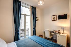 Postel nebo postele na pokoji v ubytování Four Rivers Suites