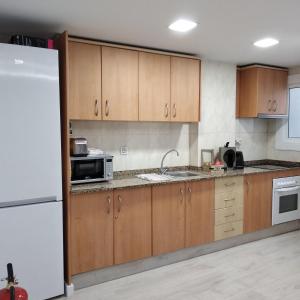 A kitchen or kitchenette at Apartamento Chapaprieta 1