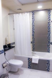 A bathroom at Dunes Hotel Apartment Oud Metha, Bur Dubai