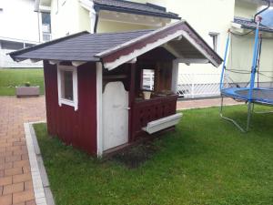 Hoone, kus külalistemaja asub