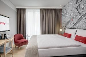 Cama ou camas em um quarto em IntercityHotel Frankfurt Hauptbahnhof Süd