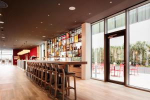 O lounge ou bar de IntercityHotel Frankfurt Hauptbahnhof Süd