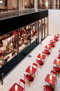 Um restaurante ou outro lugar para comer em IntercityHotel Frankfurt Hauptbahnhof Süd
