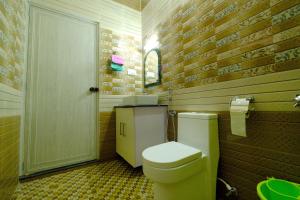 A bathroom at Marari Lotus Beach Villa