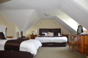 En eller flere senge i et værelse på Creebridge House Hotel