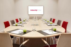 Área de negócios e/ou sala de conferências em IntercityHotel Frankfurt Hauptbahnhof Süd