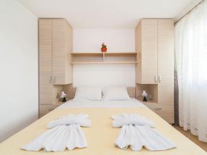 Tempat tidur dalam kamar di Hana Accommodation