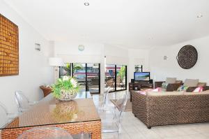 Ruang duduk di Byron Bay Accom Solace 3 - Byron Bay
