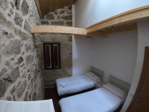 a small room with a bunk bed and a staircase at Albergue A Salazon in Villanueva de Arosa