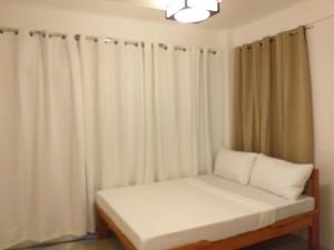 Postel nebo postele na pokoji v ubytování Zenith Inn & Resto Bar