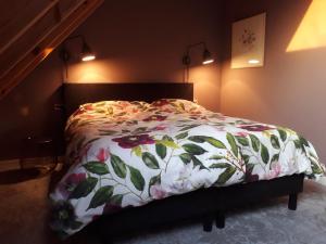 Postel nebo postele na pokoji v ubytování B&B De Pastorie bij Dokkum