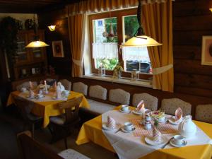 En restaurang eller annat matställe på Landhaus Teufl