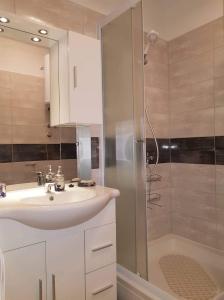 Ένα μπάνιο στο Apartmani Luce i Miho +30 φωτογραφίες