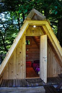 Fotografie z fotogalerie ubytování Glamping Village - Speleo Camp v destinaci Logatec + 1 fotografie