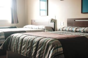 Кровать или кровати в номере Complexe Hotelier Le 55