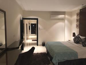 Cama o camas de una habitación en ذرا للأجنحة الفندقية 2