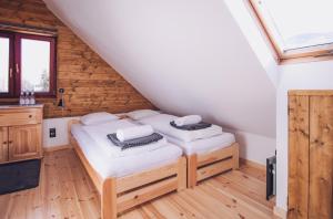 Posteľ alebo postele v izbe v ubytovaní Chatka na stoku- apartament na wynajem w Szczyrku