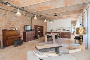 a living room with a couch and a table at Freiraum Loft in Markkleeberg