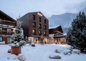 Nespecifikovaný výhled na hory nebo výhled na hory při pohledu z hotelu