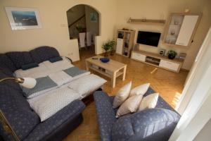 Ruang duduk di Holiday home in Balatonfuzfo 35646