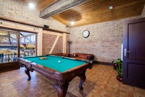 a room with a pool table and a brick wall at Trzy Korony Boutique Hotel&SPA Piwne in Puławy
