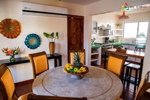 a kitchen and dining room with a table with a bowl of fruit at Casa Oasis in La Paz