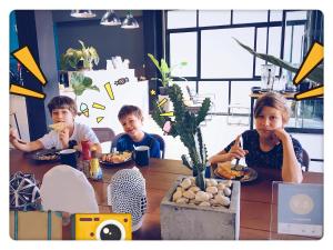 a group of children sitting at a table eating food at Wannachart Boutique Resort in Tha Sala