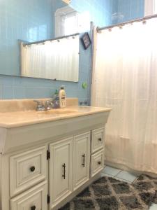 Ένα μπάνιο στο Cozy Suite near City of hope